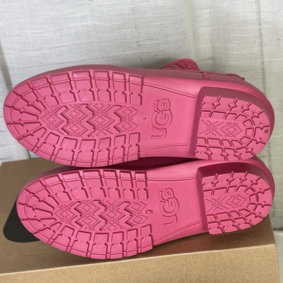 UGG Chevonne Chelsea Boots Women Size 7 Booties Pink Waterproof EUC! - Picture 8 of 9